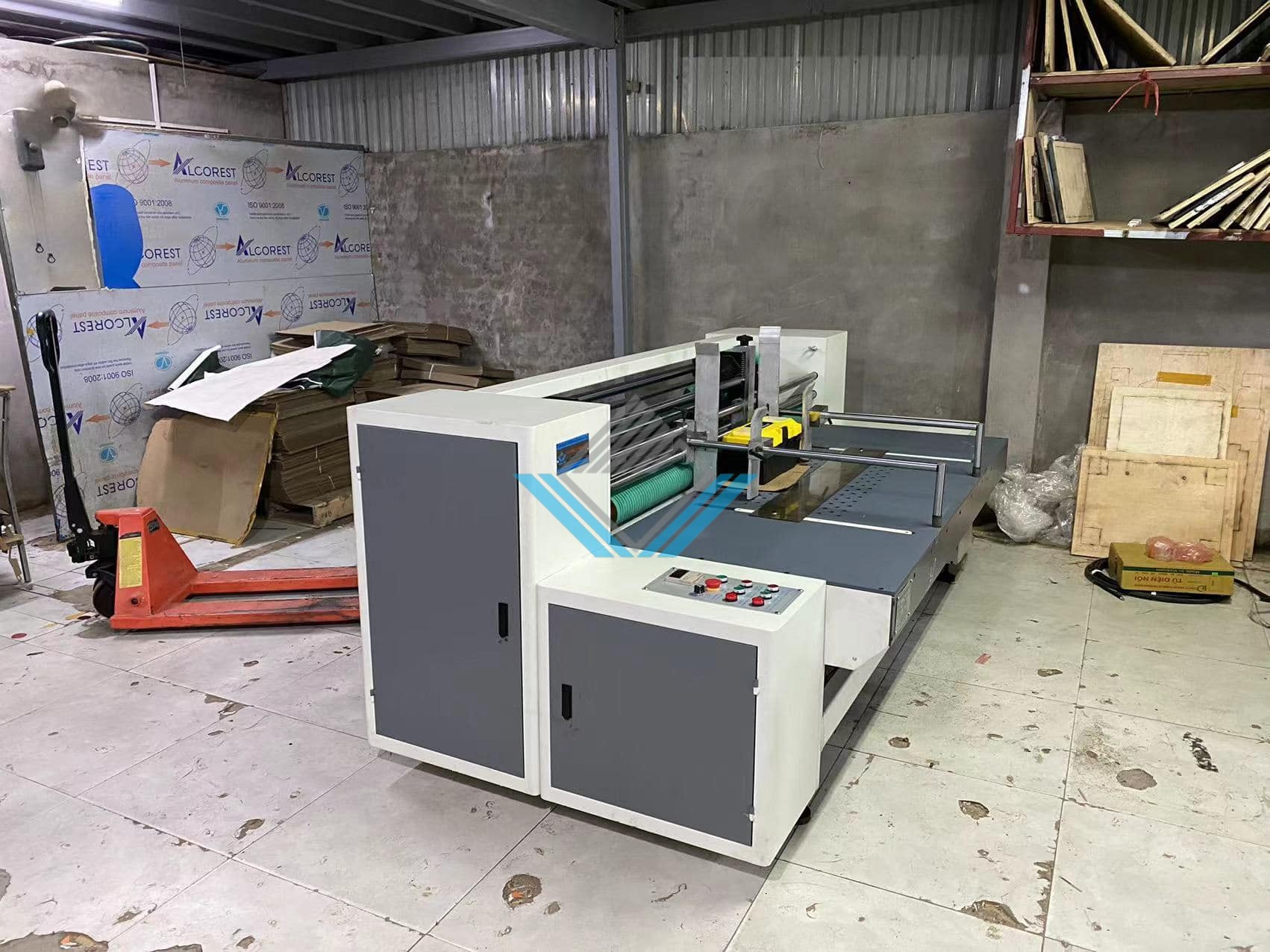 Máy bổ chạp carton làm hộp ship code