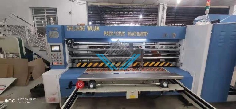 Máy cắt khe thùng carton tự động
