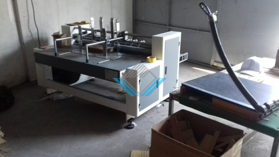 Máy chạp khe vách thùng carton