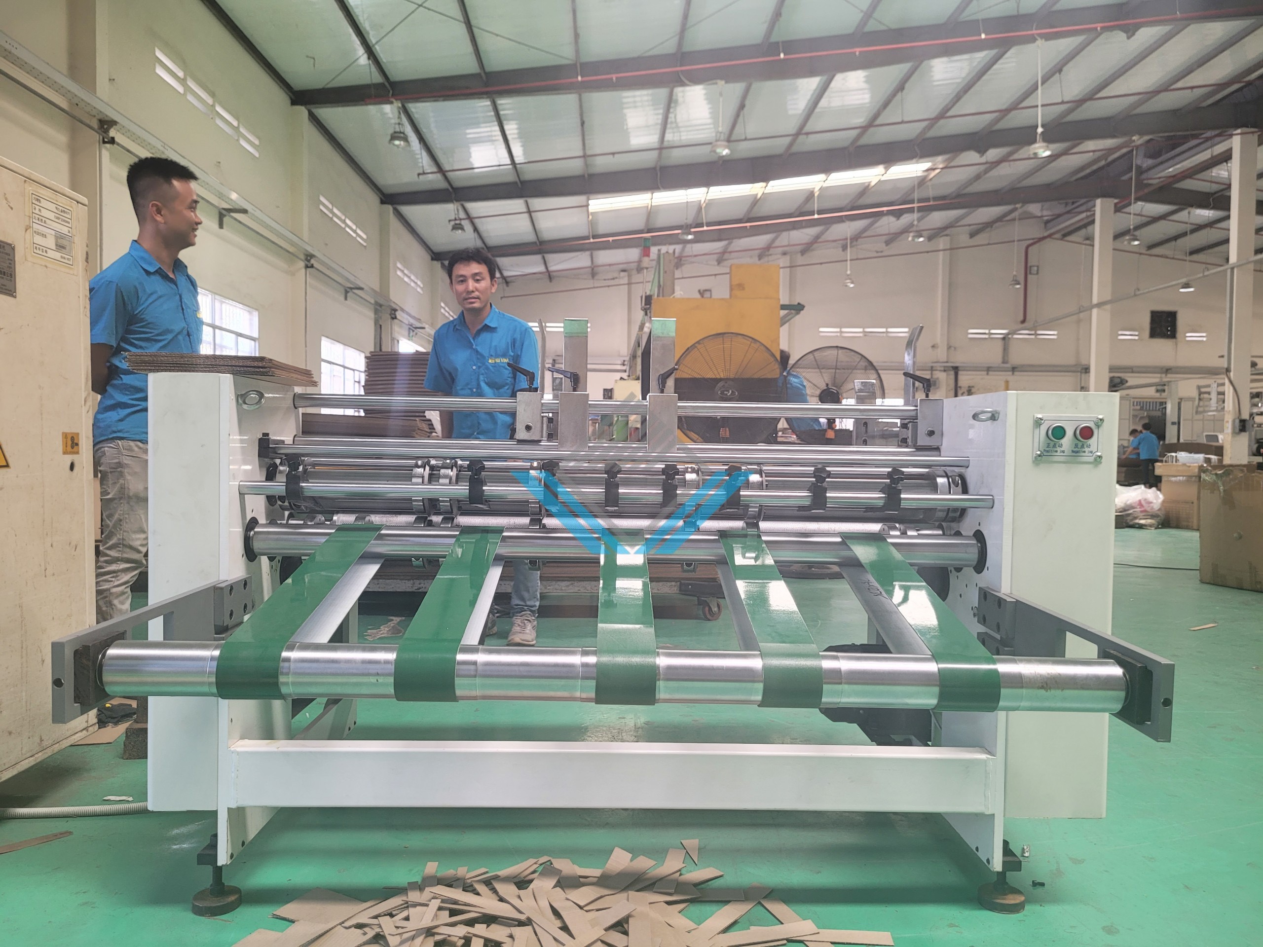 Máy chia tấm carton