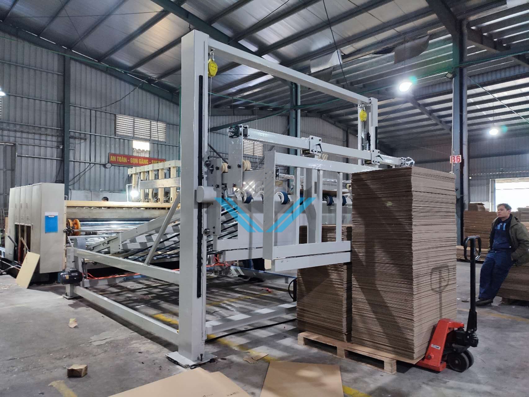 Giàn thu phôi xếp chồng tự động cho máy in flexo