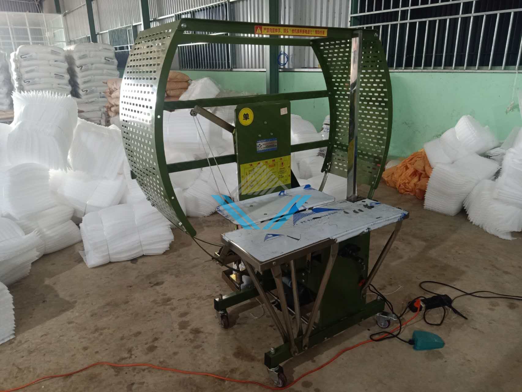 Máy bó dây thùng carton khổ 700mm