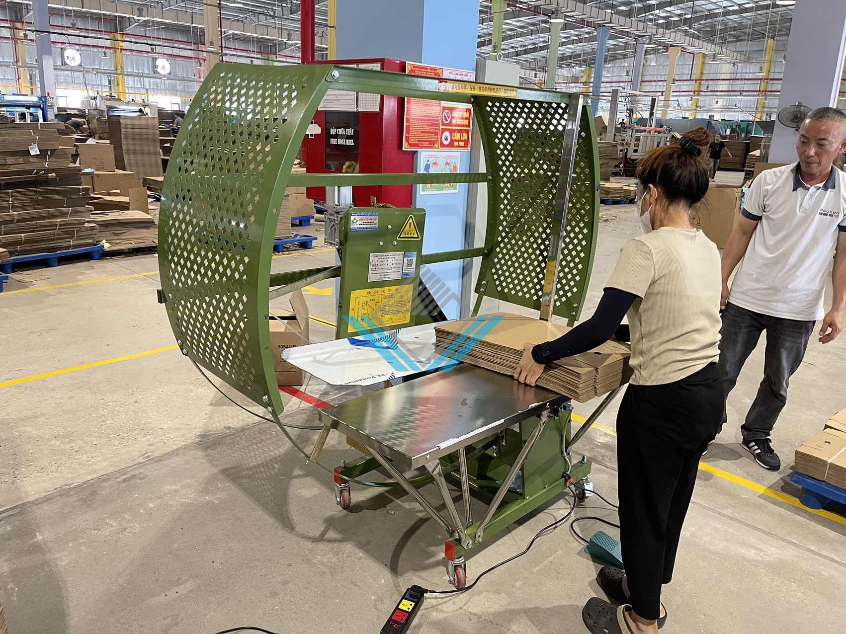 Máy bó thùng carton lập trình khổ 1m