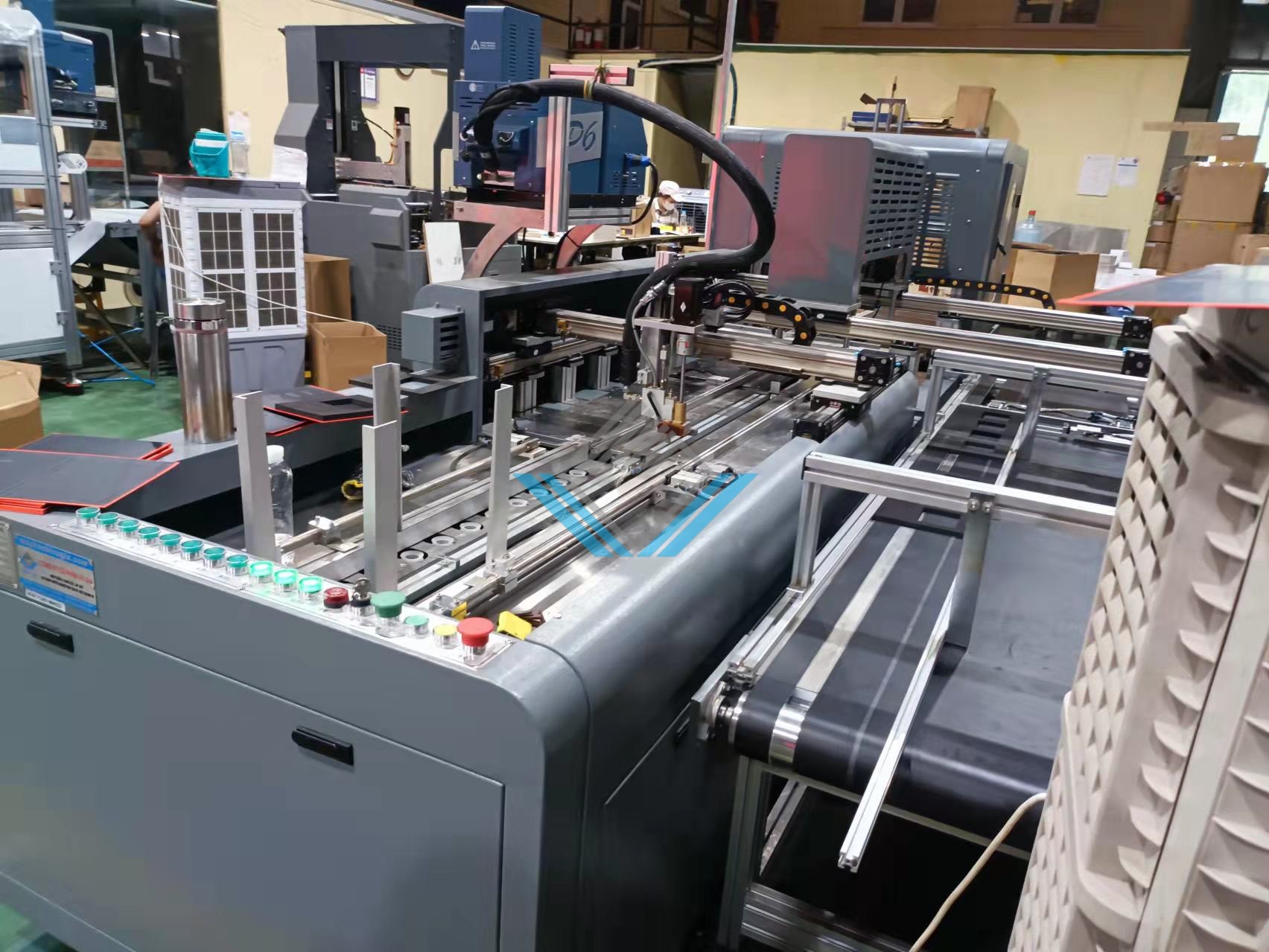 Máy lắp hộp nam châm tự động