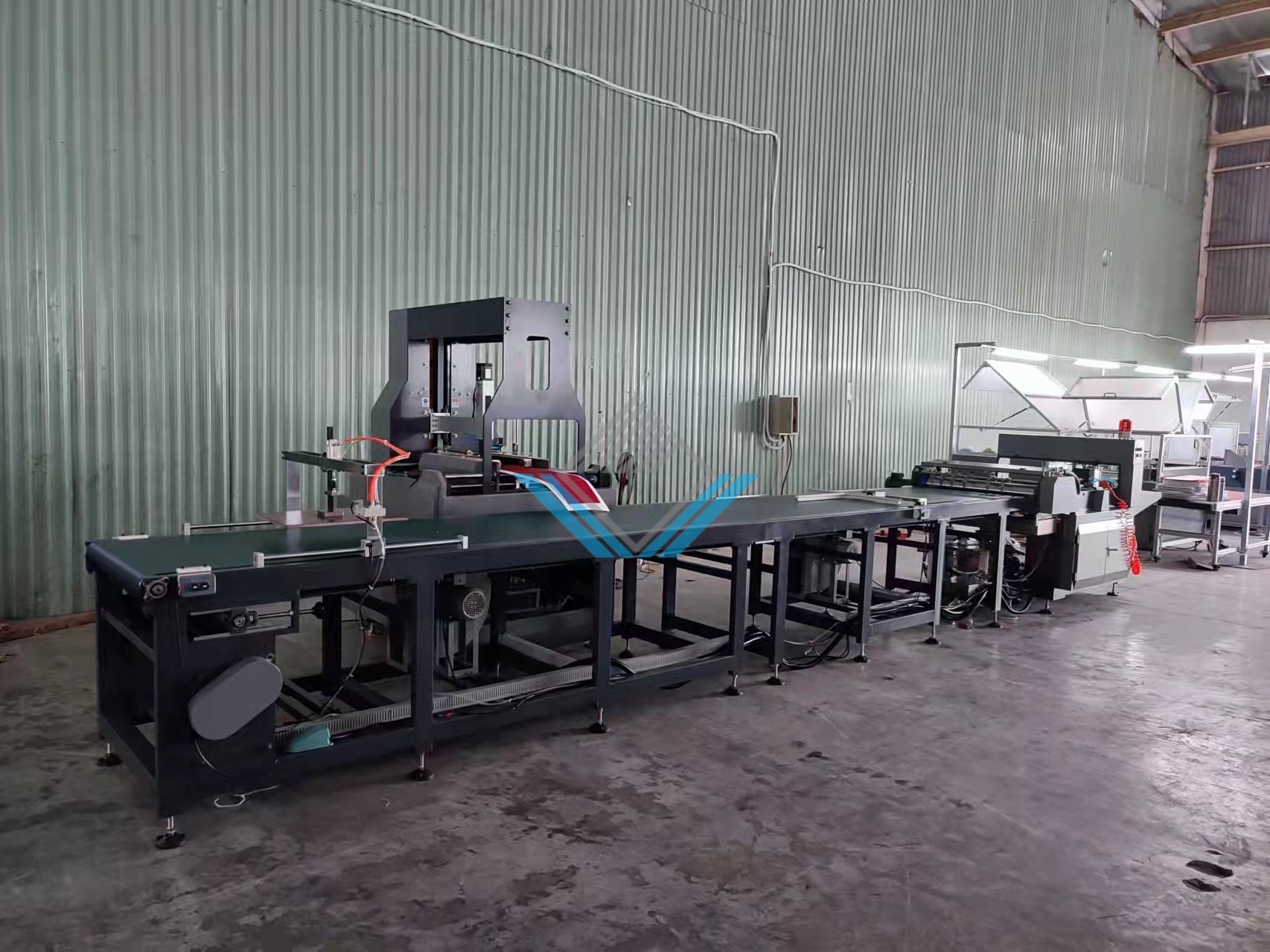 Máy bôi keo hộp cứng tự động cao cấp