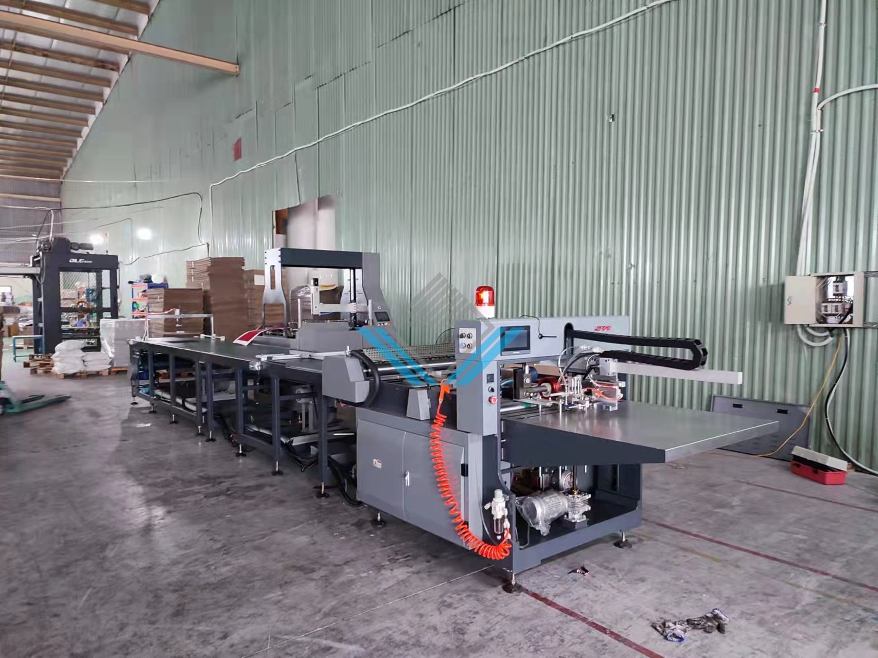 Máy bôi keo hộp cứng tự động cao cấp