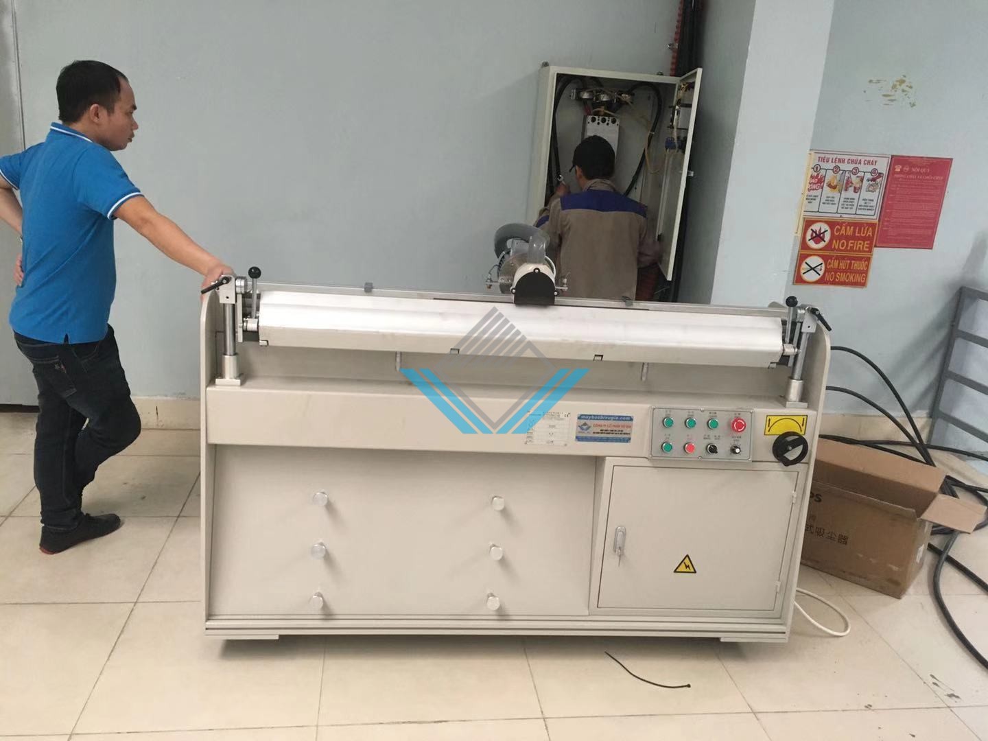 Máy mài dao in lụa có gạt mực