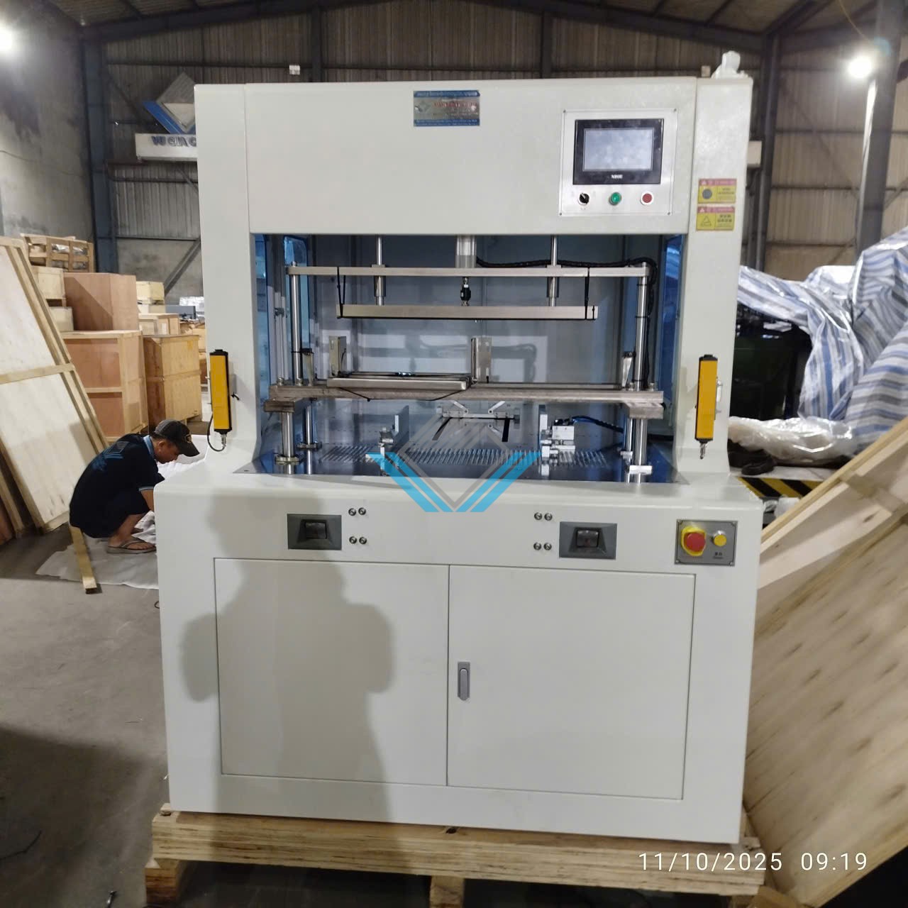 Vũ Gia bán máy gỡ phôi bế cho sản phẩm hộp nhỏ