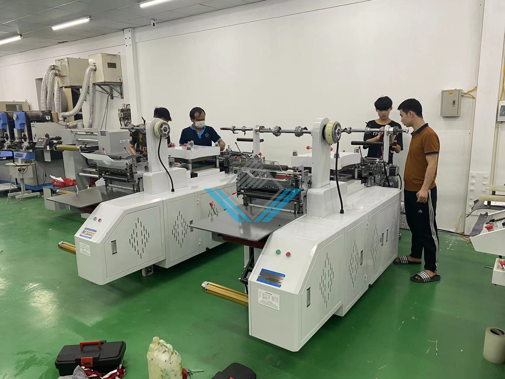 Máy bế tem nhãn dạng cuộn 