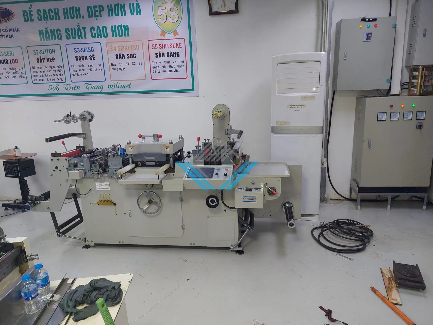 Máy bế và cắt tờ rời label cuộn khổ 320