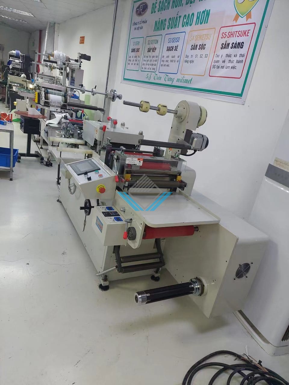 Mát cắt bế label cuộn khổ 320