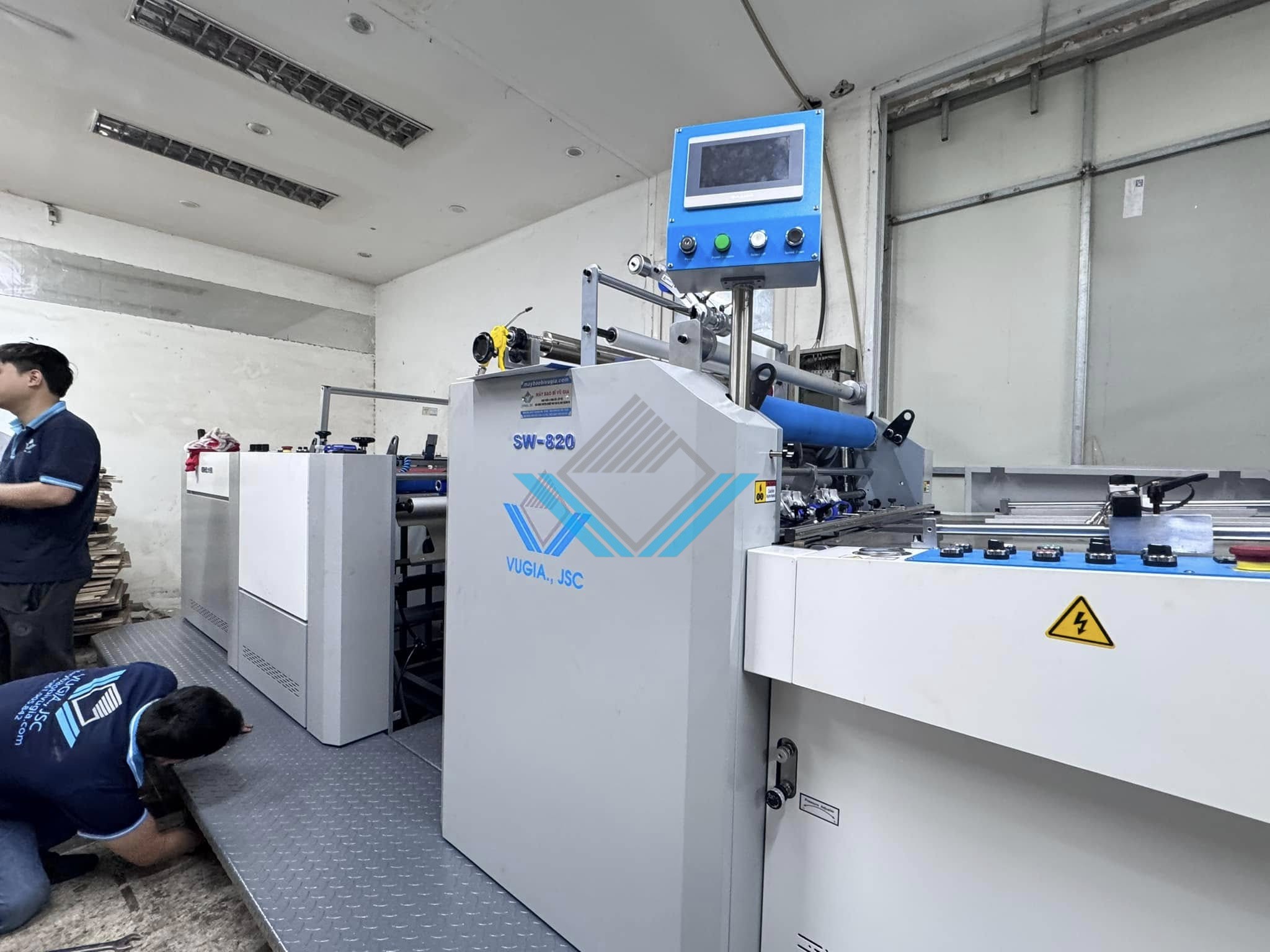 Máy cán màng nhiệt tự động SWAFM