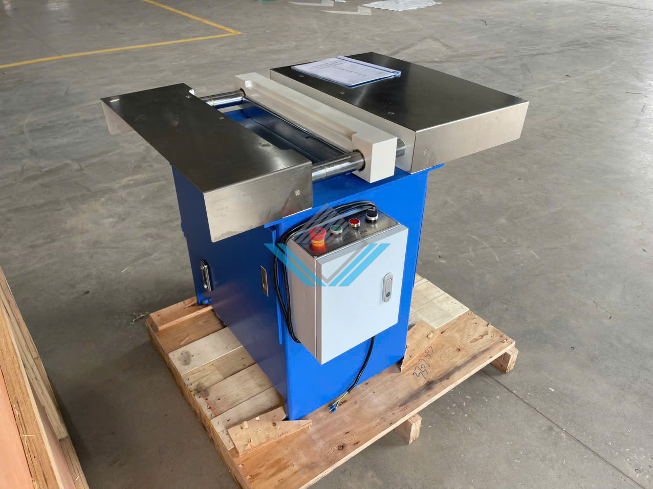 Máy ép phẳng gáy sách bằng thuỷ lực