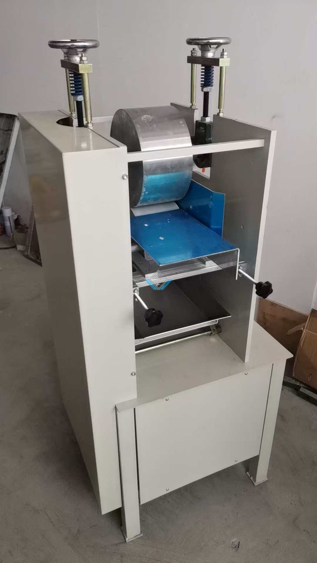 Máy bôi keo thanh nẹp góc V 1 cạnh